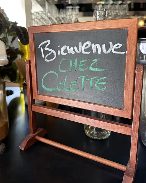 L'ardoise Bienvenue, au bar, Chez Colette à Chauvigny