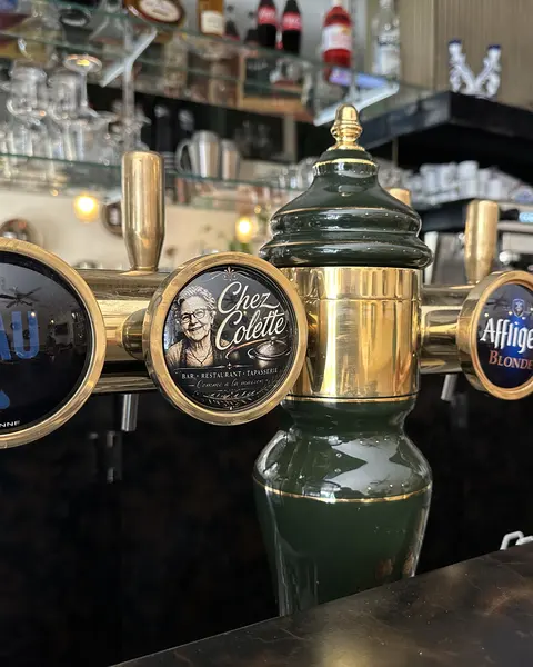 Tireuse à bière au médaillon, Chez Colette à Chauvigny