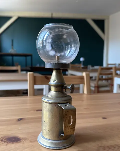 Lampe à pétrole ancienne, Chez Colette à Chauvigny