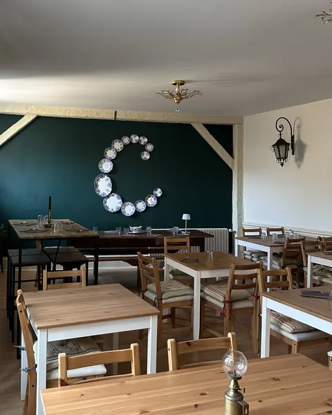 La salle et son C en assiettes, Chez Colette à Chauvigny