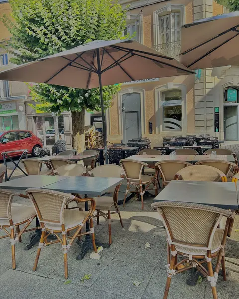 La terrasse dressée sous les tilleuls, Chez Colette à
Chauvigny